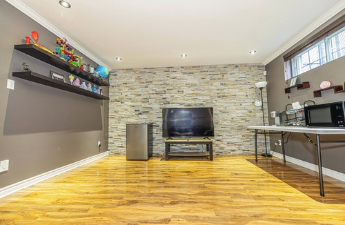 Brossard Apartment | Quiet convenient 2bdr 15min Drive to MTL