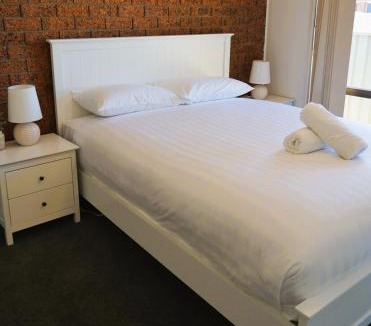 Denman Apartment | Quiet & Convenient