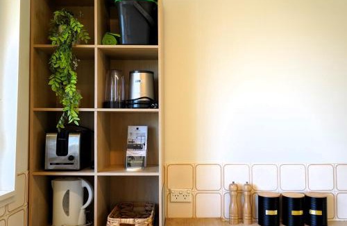 Denman Apartment | Quiet & Convenient