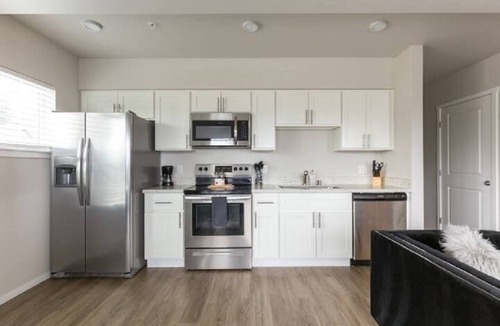 Eastside Condo | Quiet, convenient Commencement Bay & city views!