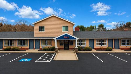 Brooklyn Hotel | Quiet Corner Inn