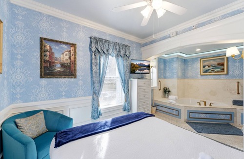 Heber Bed & Breakfast | Quiet corner suite w 2-person spa in Boutique B&B