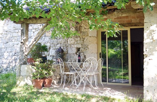 Bourg-de-Visa House | Quiet Cottage in a Renovated Stone House with Private Garden