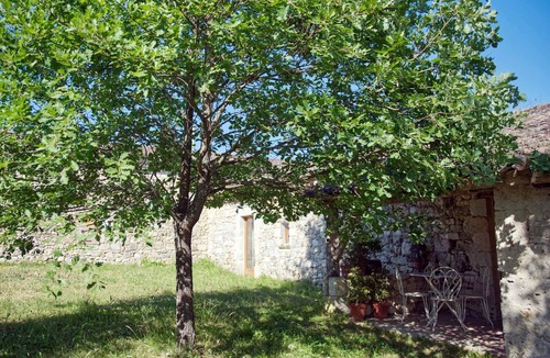 Bourg-de-Visa House | Quiet Cottage in a Renovated Stone House with Private Garden