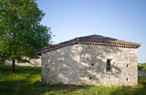 Bourg-de-Visa House | Quiet Cottage in a Renovated Stone House with Private Garden