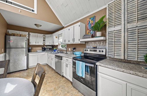 Bath House | Quiet cottage in the country with WiFi, AC