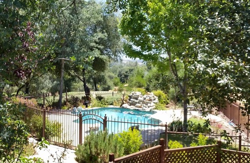 Altaville Cottage | Quiet Cottage On The Golf Course