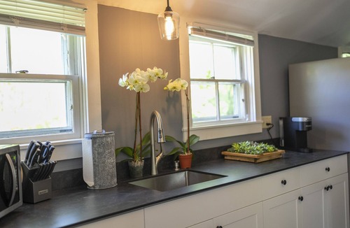Little Compton Cottage | Quiet Cottage Retreat