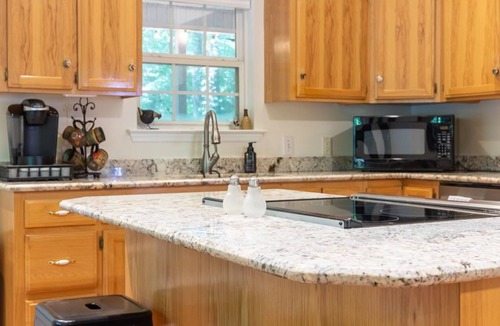 Marrowbone House | Quiet cottage surrounded by trees, just minutes from Nashville