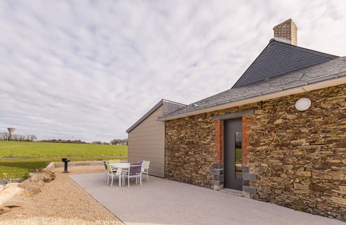 Nort-sur-Erdre Cottage | Quiet cottage with terrace, near Nantes
