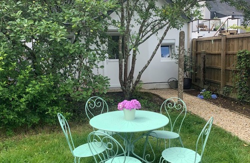 Auray House | Quiet cottage with garden