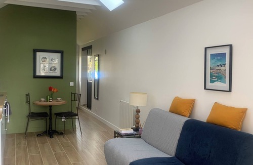 Auray House | Quiet cottage with garden