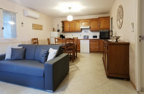 Grillon Apartment | Quiet cottage with heated pool