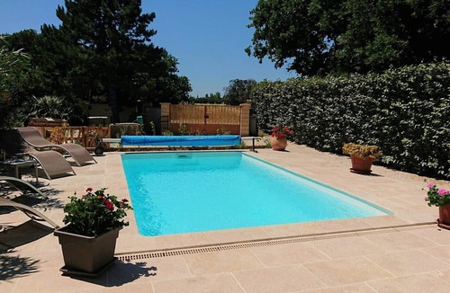 Grillon Apartment | Quiet cottage with heated pool