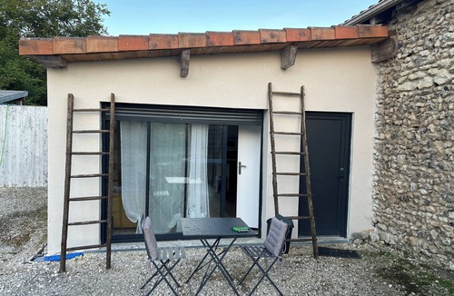 Mensignac Apartment | Quiet country apartment with Clim