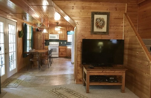 Gatesville Cabin | Quiet Country Cabin nestled on 100 Acres