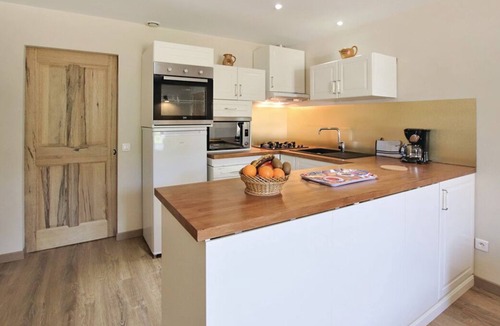 Mormoiron Villa | Quiet country cottage with private pool