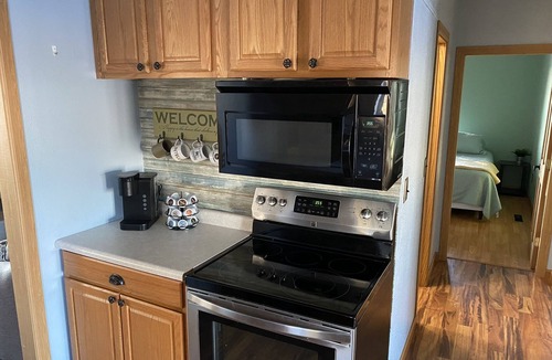 Tracy Cottage | Quiet Country Cottage 5 Minutes from Town!