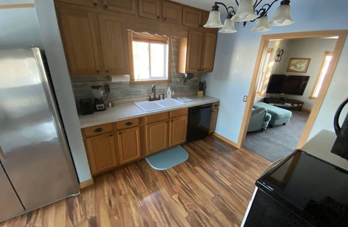 Tracy Cottage | Quiet Country Cottage 5 Minutes from Town!