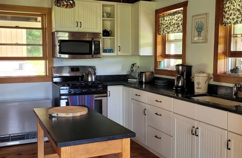 Rockingham Cottage | Quiet country cottage