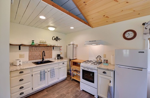 West Edmeston Cabin | Quiet Country Escape: Fire Pit, Fish On-Site!