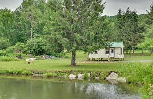 West Edmeston House | Quiet Country Escape Fire Pit, Fish On-Site!