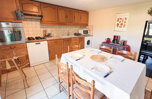 Cintheaux Apartment | Quiet country & family gîte 20min from Caen
