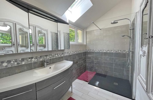 La Gonfriere Cottage | Quiet country house with garden, pets allowed