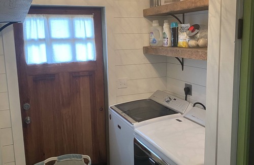 Town of Clermont House | Quiet Country Getaway 4BR/3BA W/Pool Hot Tub /Movie Theatre