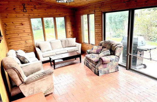 Bettendorf House | Quiet country home close to tbk sports complex