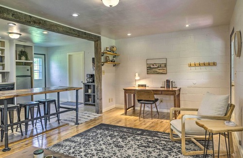 Squires House | Quiet Country Home in Ava with Chic Interior!