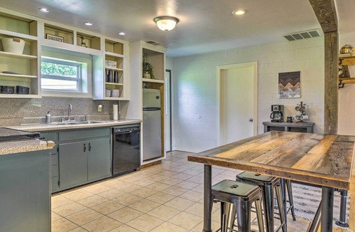 Squires House | Quiet Country Home in Ava with Chic Interior!