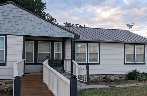 Taylor House | Quiet Country Home Min from Taylor and Hutto