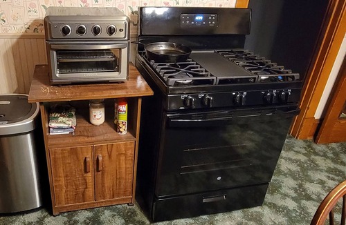 Barnesville House | Quiet Country Home with Garage