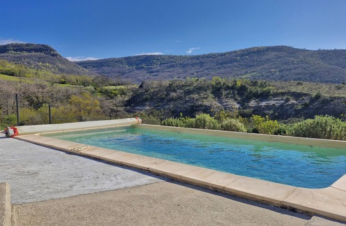 Aubignas House | Quiet country house with private pool
