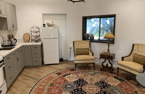 Duarte House | Quiet Country living 1 bedroom guesthouse Huge oak trees pets ok, horse property