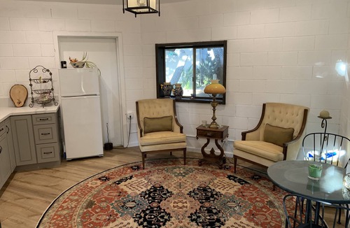 Duarte House | Quiet Country living 1 bedroom guesthouse Huge oak trees pets ok, horse property