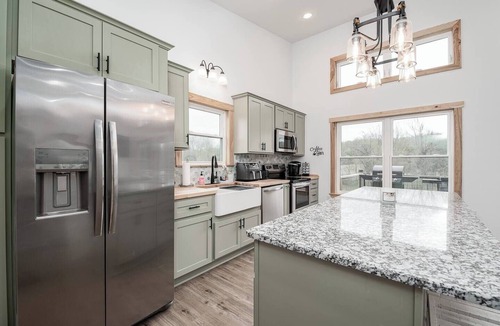 Bradford House | Quiet Country Oasis with Hot Tub