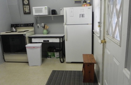 Ripley Apartment | Quiet, country setting on a working grape farm.