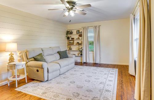 Cunningham House | Quiet Country Stay: Modern Home Near Paducah