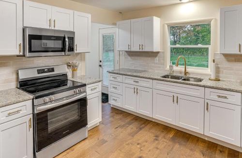 Cunningham House | Quiet Country Stay: Modern Home Near Paducah