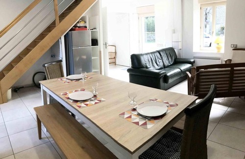 Saint-Fraimbault Cottage | Quiet countryside house with stove and pet-friendly, close to nature
