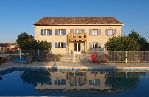 Lorignac House | Quiet countryside between vineyards and forest! - Sleeps 14