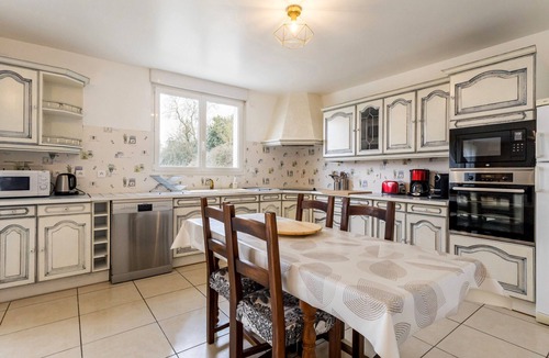 Rouans Cottage | Quiet countryside cottage with pets allowed, parking and wifi