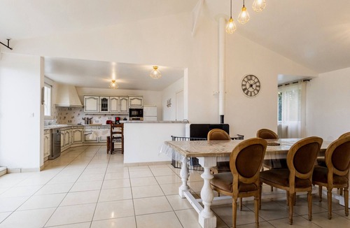 Rouans Cottage | Quiet countryside cottage with pets allowed, parking and wifi