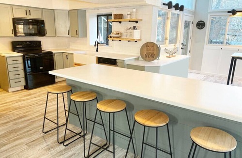 Sunrise Beach House | Quiet Cove -Main Channel views! Sleeps 16/Pets/Pool Table/Games