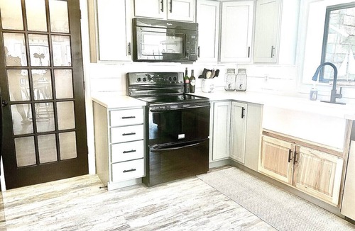 Sunrise Beach House | Quiet Cove -Main Channel views! Sleeps 16/Pets/Pool Table/Games