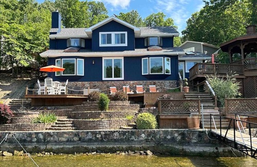 Sunrise Beach House | Quiet Cove -Main Channel views! Sleeps 16/Pets/Pool Table/Games