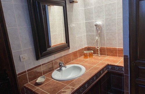 Sainte-Marie-dʼAlloix Bed & Breakfast | Quiet, cozy Ravel room with TV and air conditioning