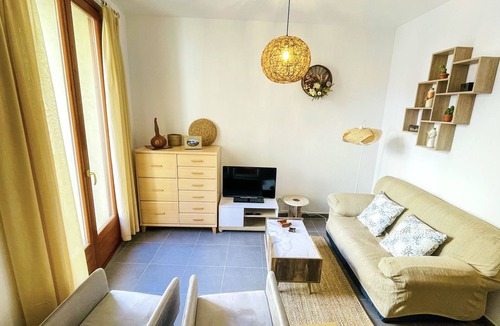 Tivissa Apartment | Quiet, Cozy and Rural "apartment Monetze" with Wi-fi and Air Conditioning